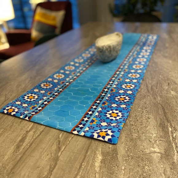 Tabble runner - Picture 3 of 16